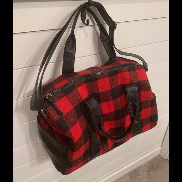 Handbags - NWOT Buffalo Plaid Duffle Bag